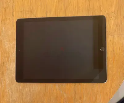 Apple iPad - 6th generation neat and clean excellent condition