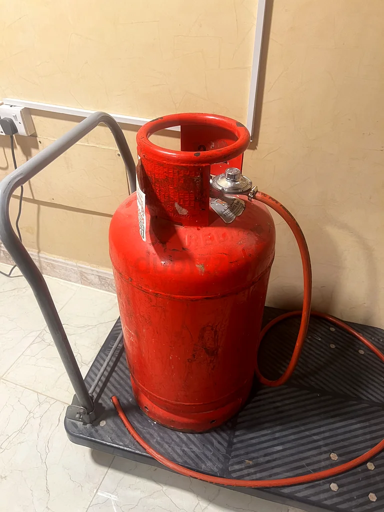 Gas cylinder large for sale (still full)63252951829506111