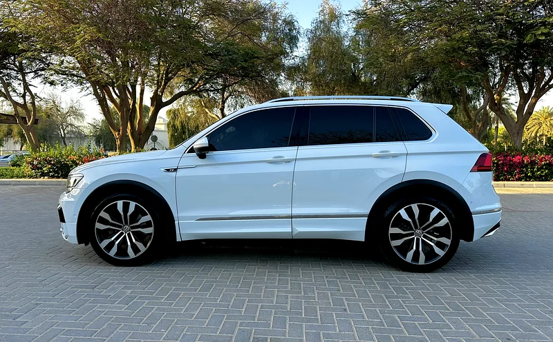 Full Options - Panoramic Sunroof - Lady Driven - Direct Owner - Personal Used - 2 Keys63155089778433113