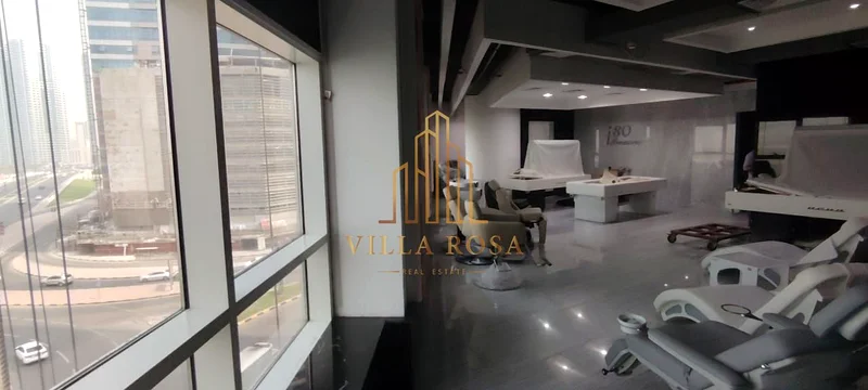 مكتب تجاري للبيع في أجمل مناطق الشارقة بإطلالة خلابة على البحيرة63184684323457114