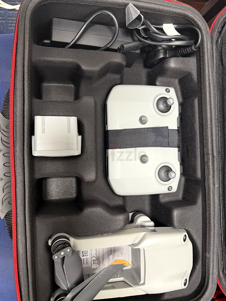 درون DJI Air2s - (ليس مجموعة)63234611971713112