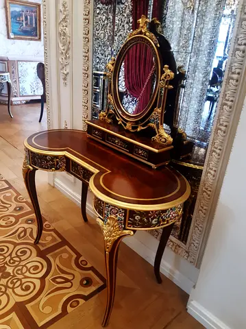 Elegant Vintage Dressing Table with Mirror