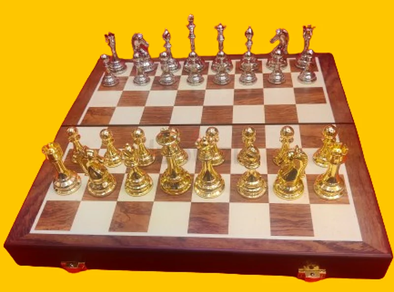 Luxurious Golden Chess Set for Sale63169938848258112