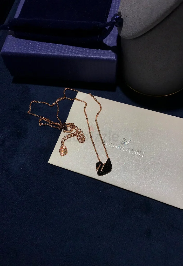 Stylish Swarovski Swan Necklace – Elegance Redefined!63233645612673110
