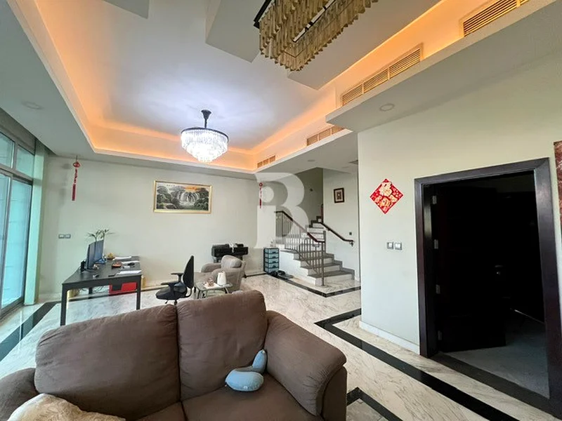وحدة زاوية | تطل على الحديقة | منزل 4 غرف نوم مع خادمة63763589132033111