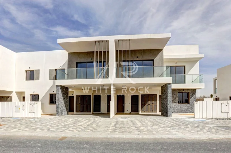 Single Row | Close to Amenities | With Rent Refund63173135091713114