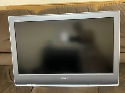 32 INCH SONY LCD TV IN EXCELLENT CONDITION