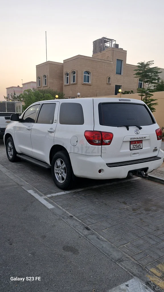 تويوتا سيكويا 2012 بسعر 33,000 دولارًا أمريكيًا63137336065281112