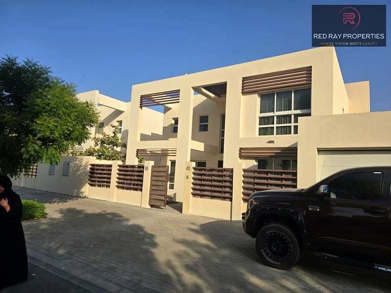 Spacious & Upgraded Villa | Furnished |  Sea View63860144244995111