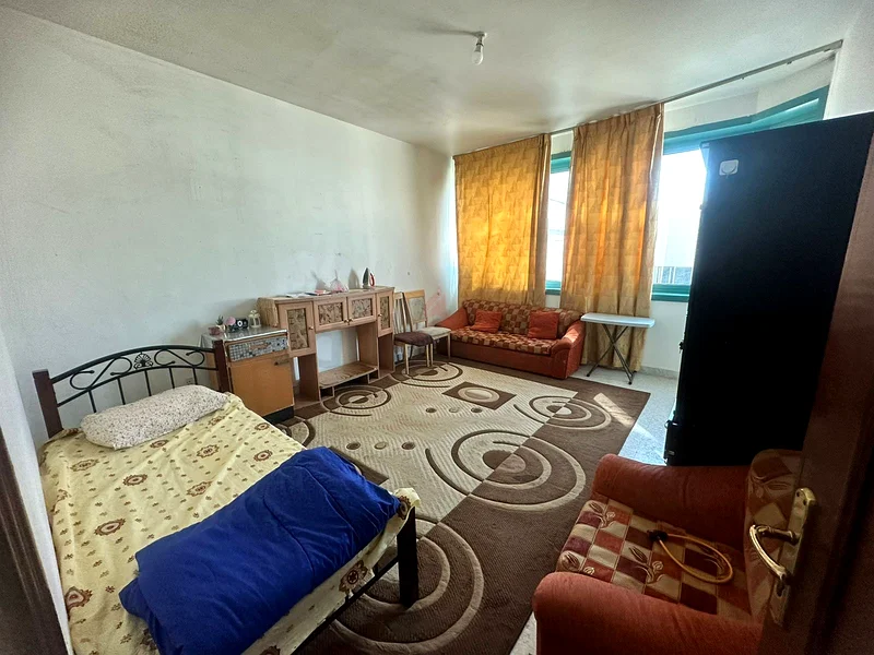 للايجار غرفة مفروشة مع حمام لسيدة مسلمة واحدة (هندية/باكستانية)63314401491969112