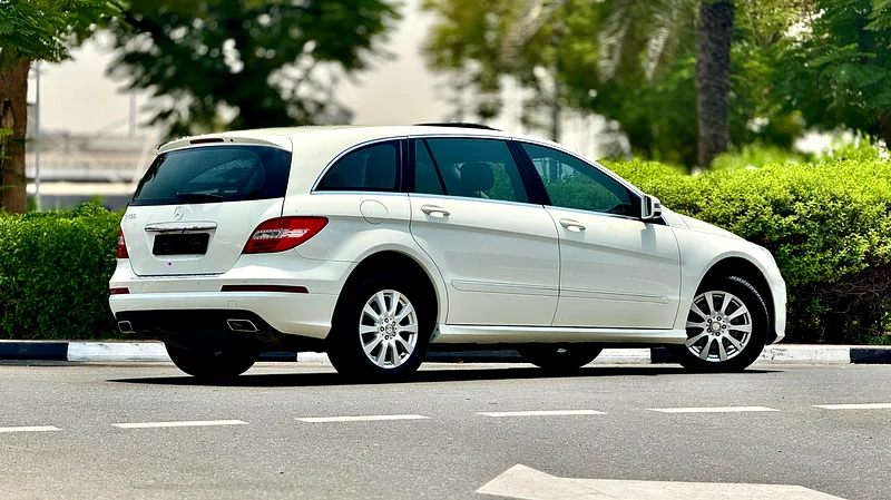 Mercedes Benz R-300 station Wagon 7 seater 2012 Gcc specs .63165225654531114