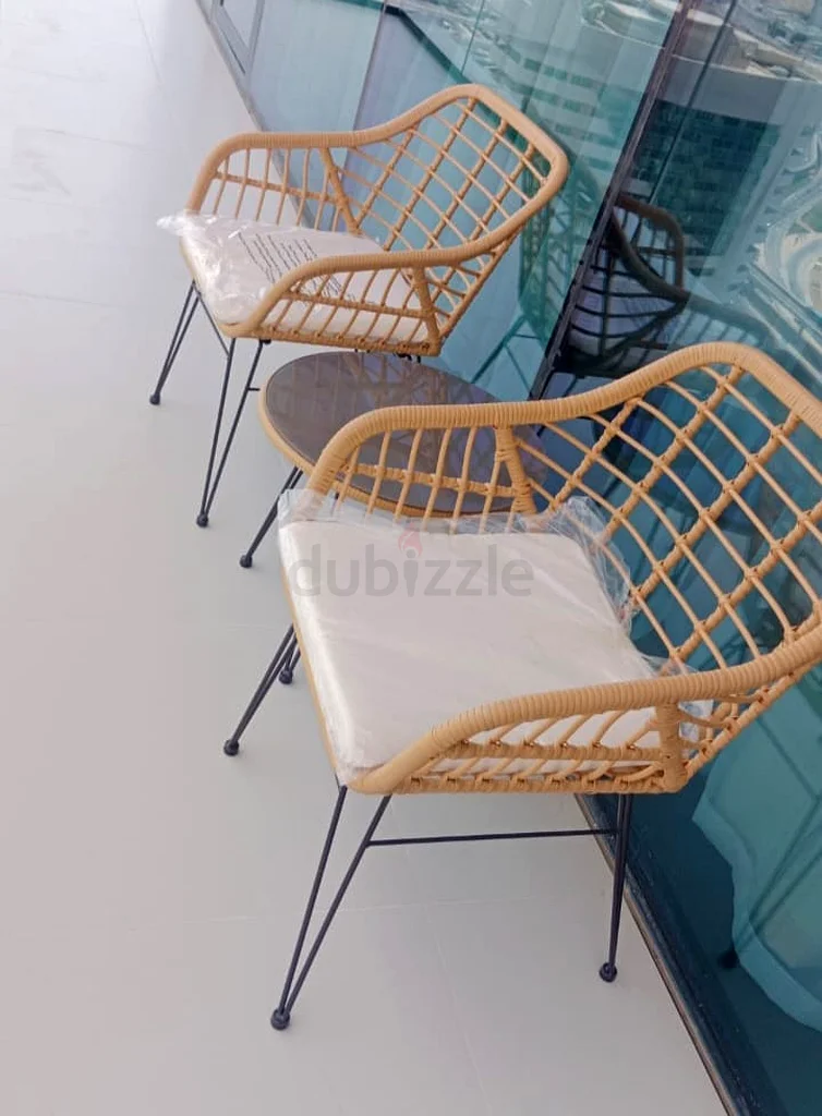 كراسي شرفة جميلة بلون بيج مع طقم طاولة63219347213441111