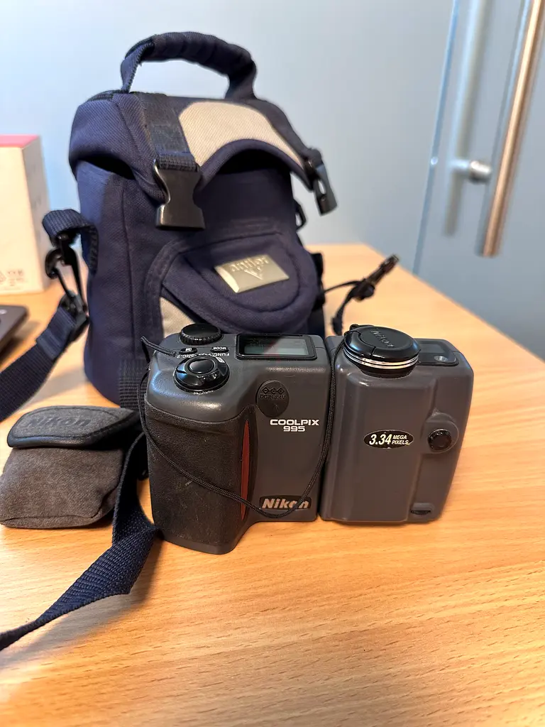 Nikon COOLPIX 995 Digital Camera