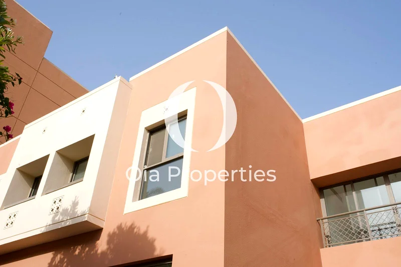 موقع متميز | جاهز للانتقال | 4 غرف نوم + خادمة63187206342531111