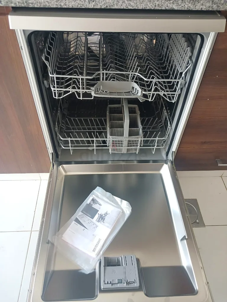 غسالة أطباق بوش بتوقيت جانبي مثل الجديد، مع رفين، مصنوعة في ألمانيا63168522377475111