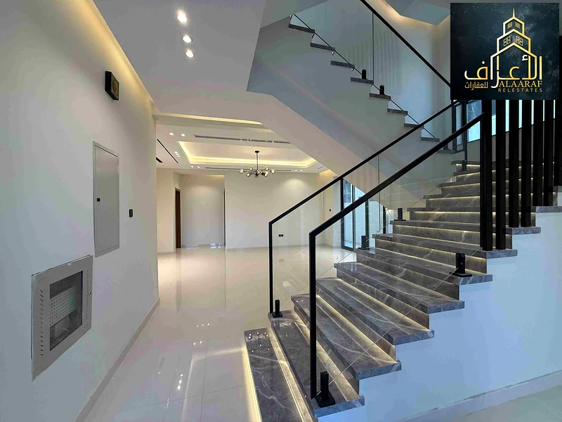 للبيع في عجمان، طابقان وسطح، مقابل قصر الشيخ، قرب السوق الصيني، ملكية حرة63170847872003114
