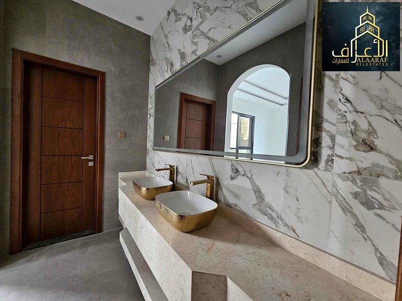 فيلا ذات تشطيب ممتاز ومساحات واسعة في منطقة قريبة من جميع الخدمات مع رسوم تسجيل63170847860609113