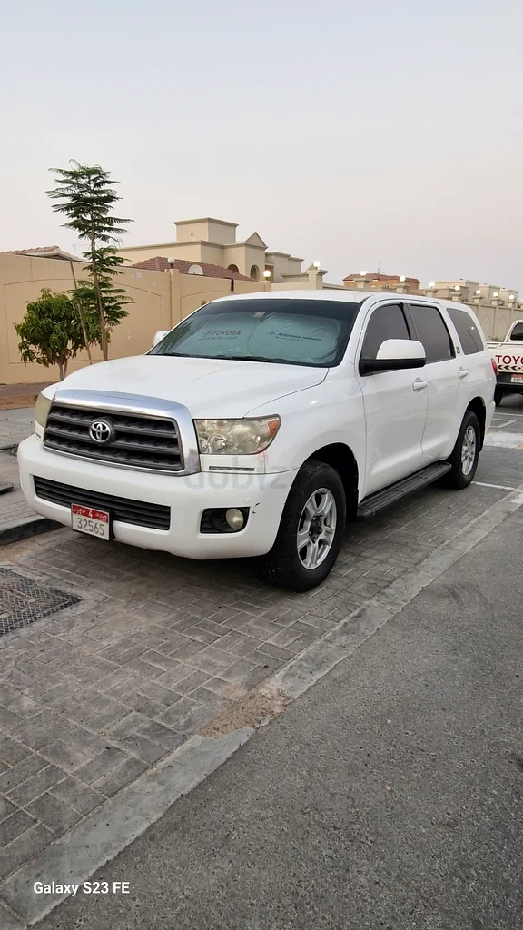 تويوتا سيكويا 2012 بسعر 33,000 دولارًا أمريكيًا63137336065281111