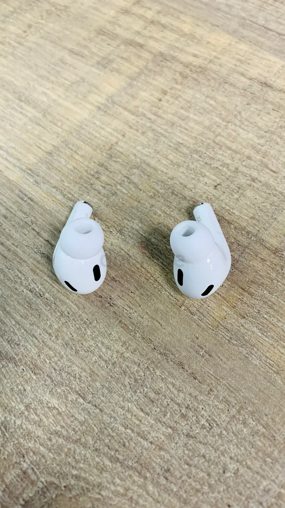Apple AirPods Pro 2 Buds ( earbuds ) only63179381033475112