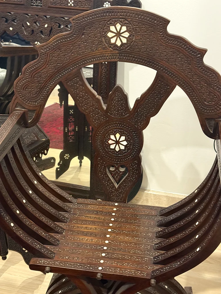 Chairs with mirror63192099766274111