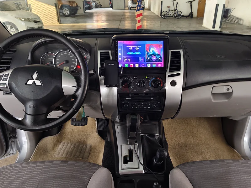 Mitsubishi Pajero CLEAN IN AND OUT. Relatively low mileage.63152749784833111