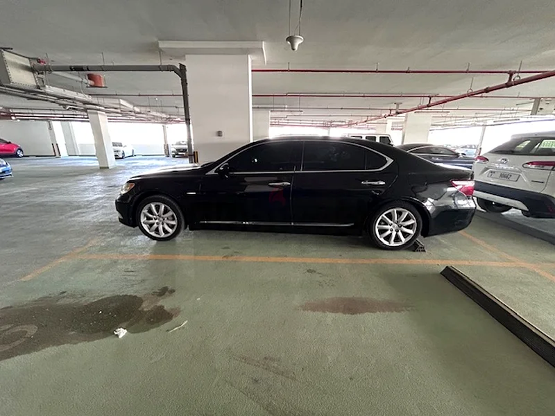 Lexus LS 460L - Good condition for sale in Dubai63149580562817112