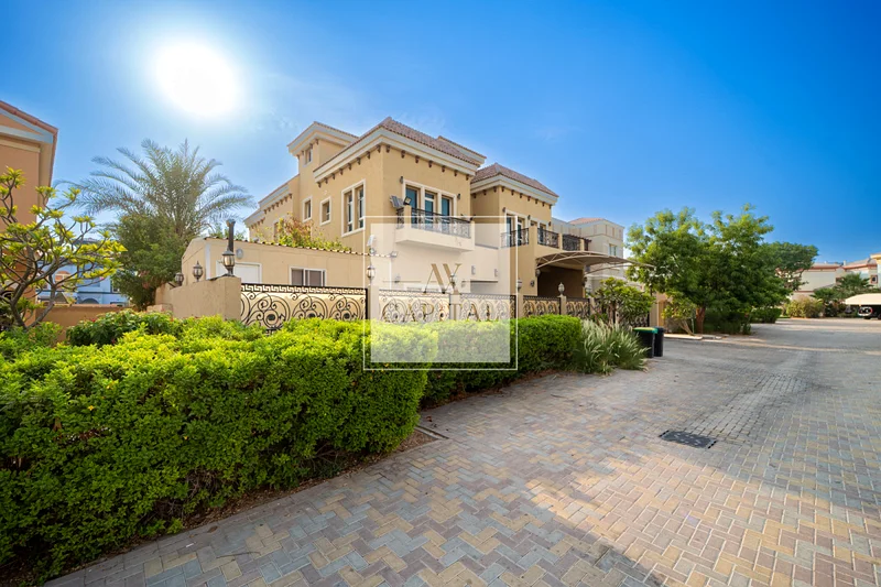 Prime location | Custom-Built | Spacious63917017146883110