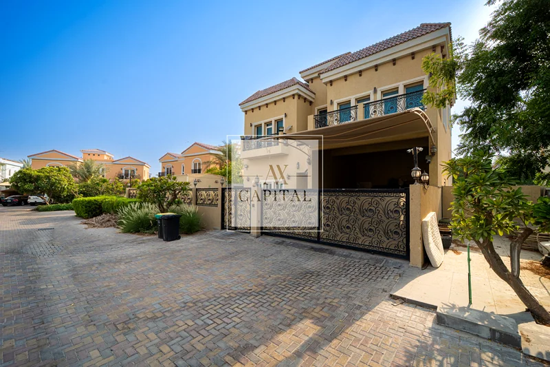 Prime location | Custom-Built | Spacious63917017146883112