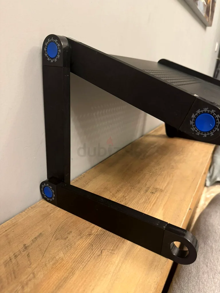 Sleek and Stylish Laptop Stand63166654303747111
