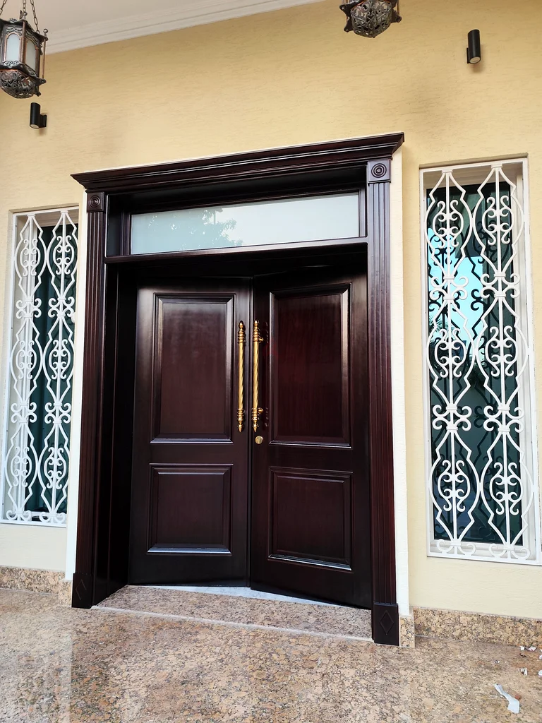 Home door frame spray painting and furniture polish and wall painting and outside furniture painting63216842178307111