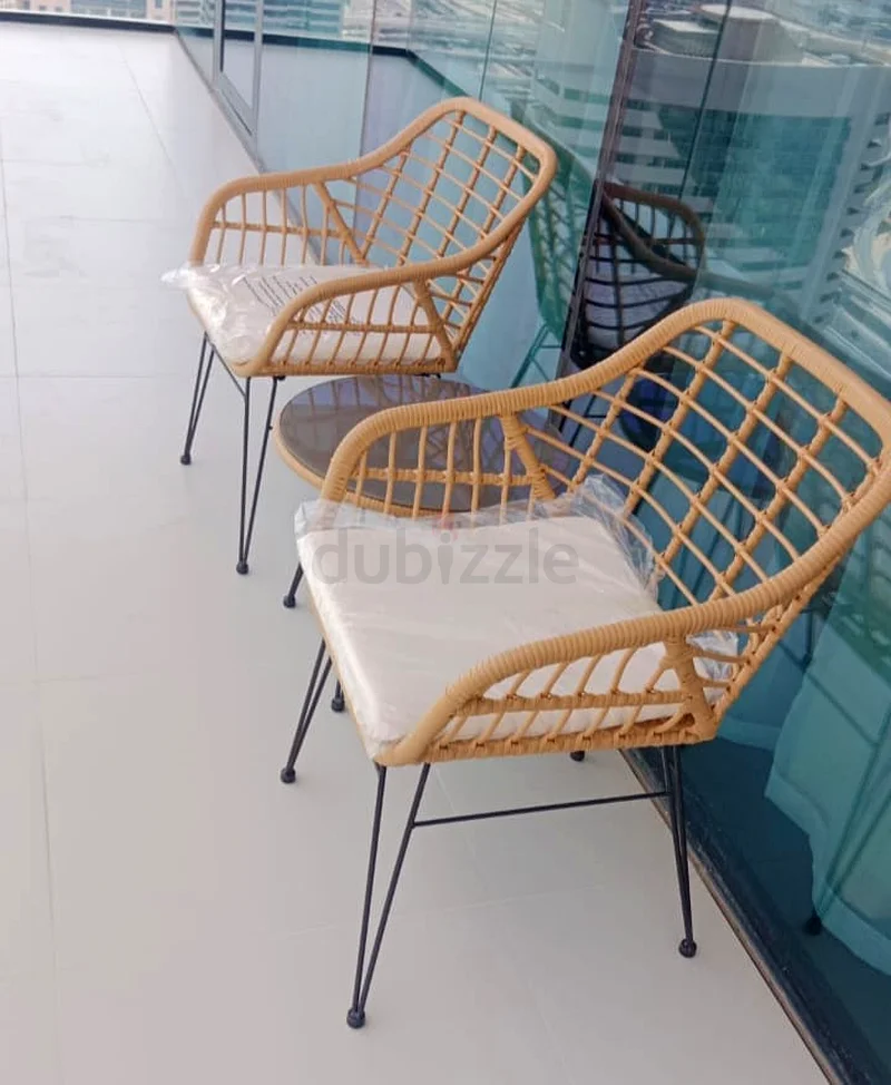 كراسي شرفة جميلة بلون بيج مع طقم طاولة63219347213441112