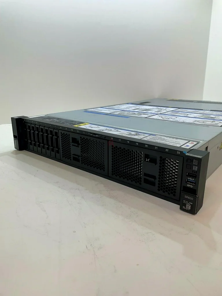 512 جيجابايت رام DDR4، خادم لينوفو SR650، 80 نواة، معالجان إنتل زيون جولد (6138)، محرك أقراص SSD سعة 6 تيرابايت SATA63263510131331112