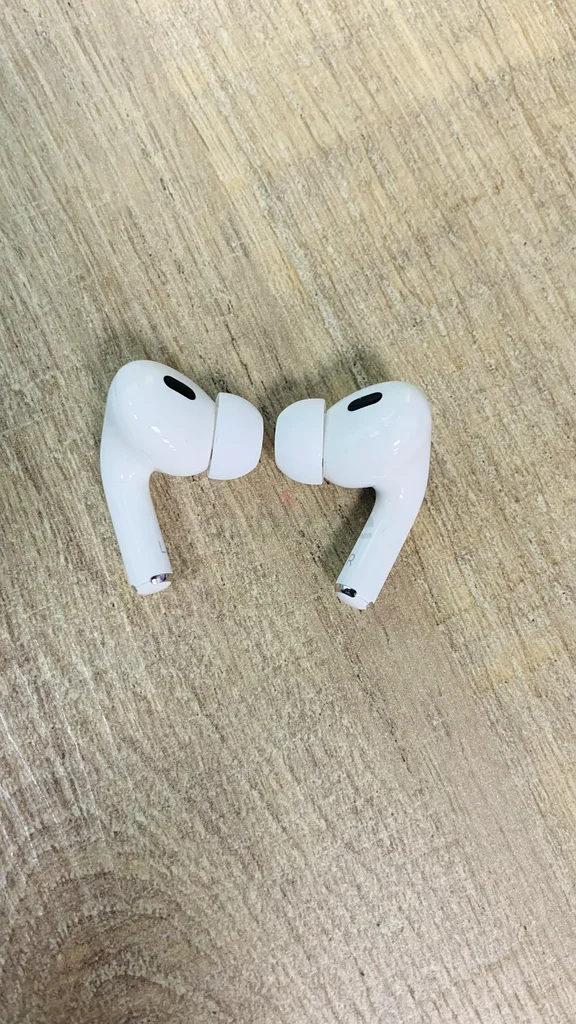 Apple AirPods Pro 2 Buds ( earbuds ) only63179381033475111