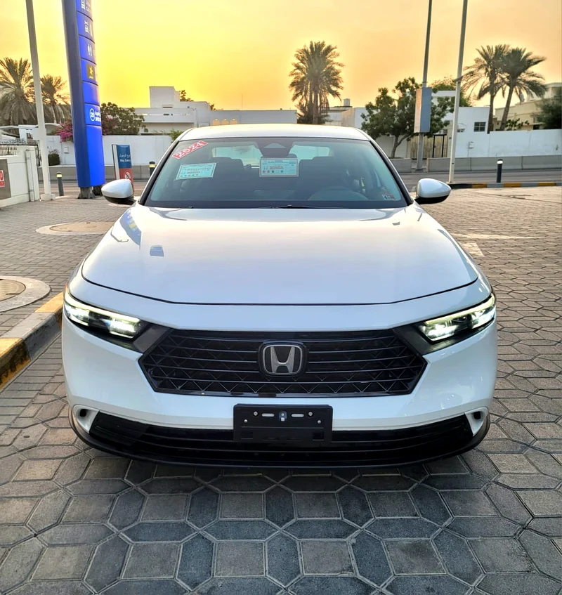 2023 أكورد هوندا EX، أبيض على أسود63173118710659112