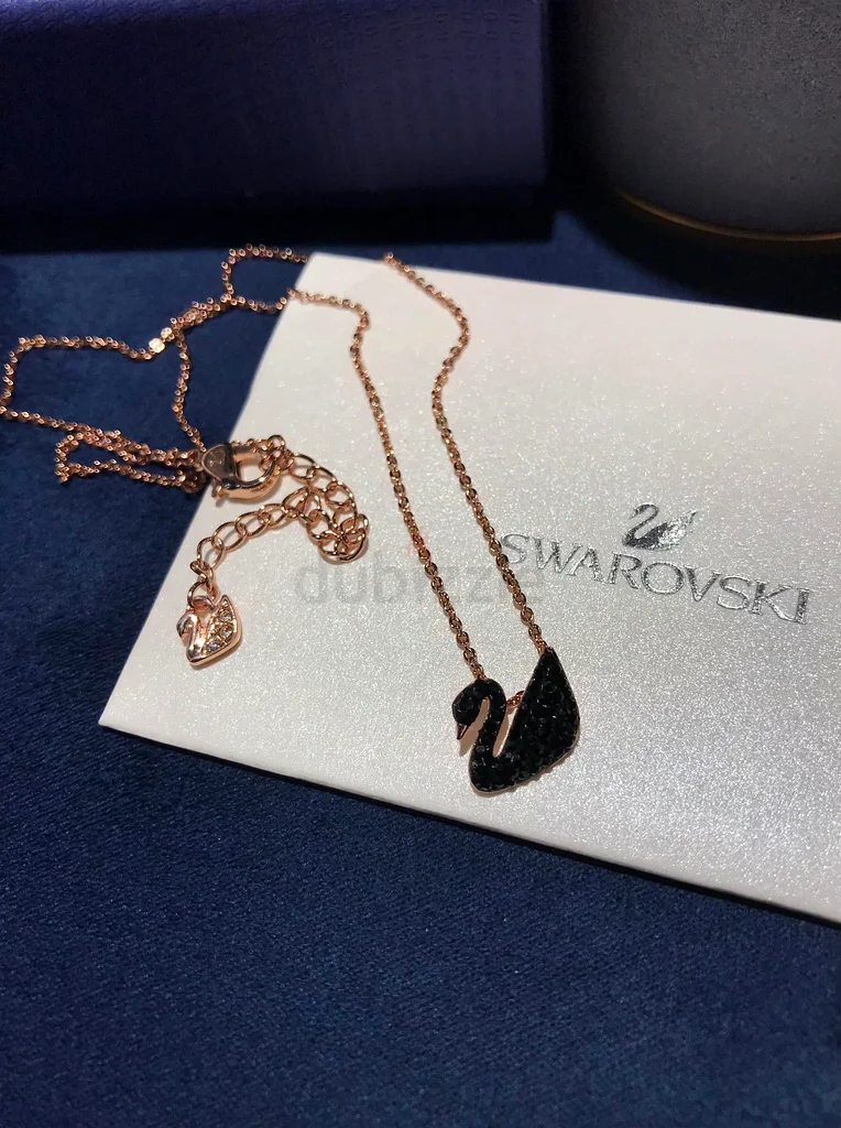 Stylish Swarovski Swan Necklace – Elegance Redefined!63233645612673111