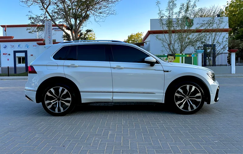 Full Options - Panoramic Sunroof - Lady Driven - Direct Owner - Personal Used - 2 Keys63155089778433114