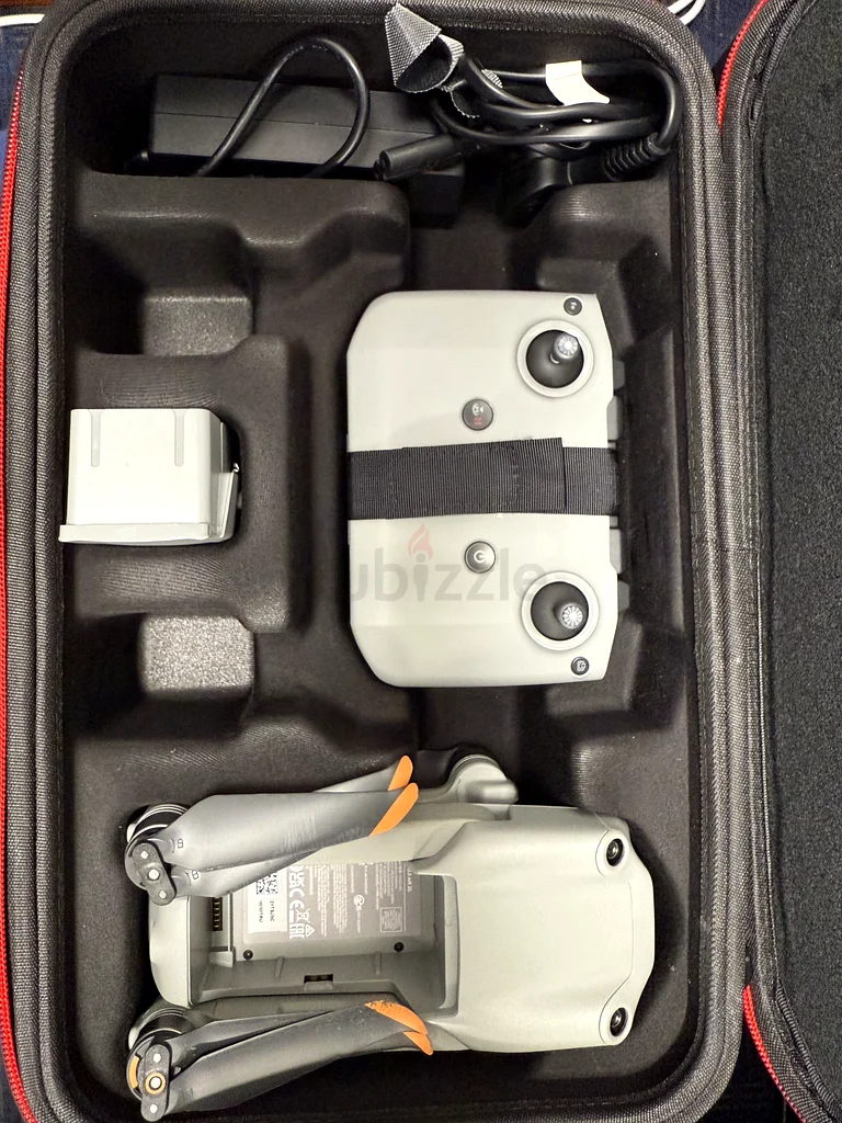 درون DJI Air2s - (ليس مجموعة)63234611971713110