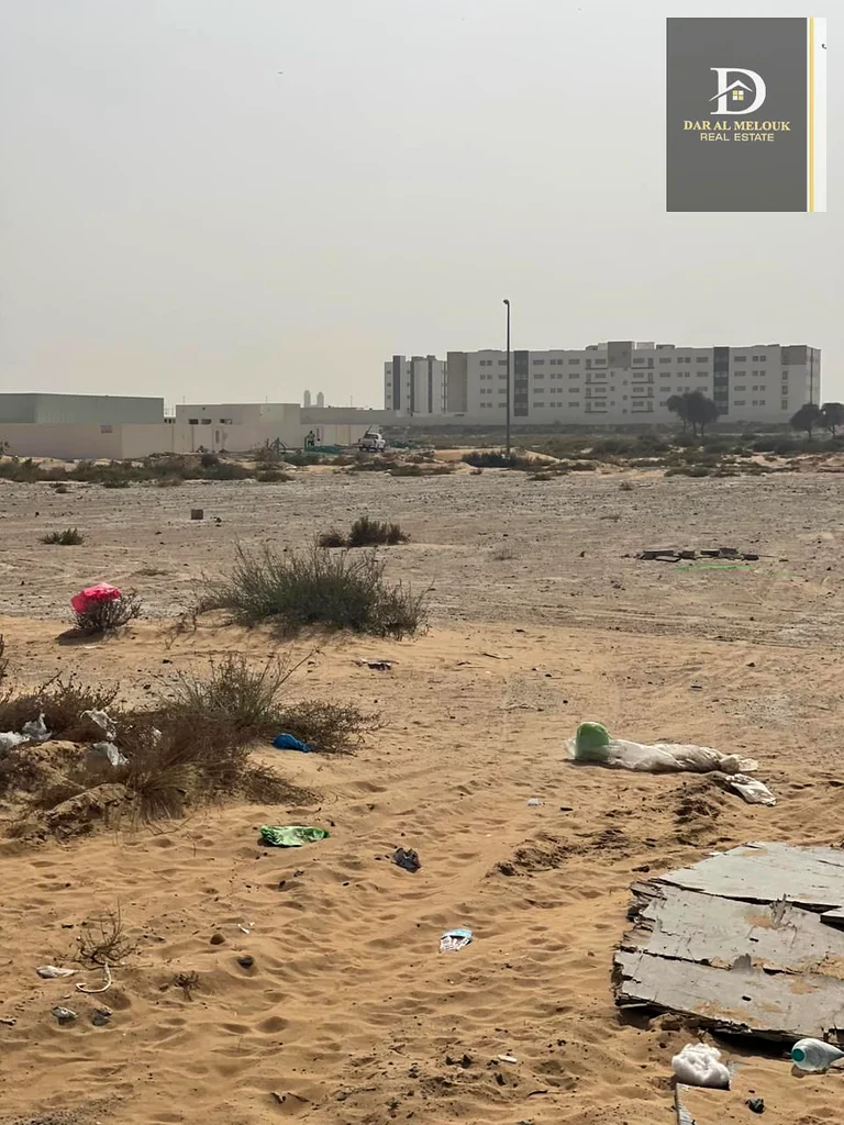 For sale in Sharjah, Al Sajaa area (Al Hanou Al Jalil)  Land area 13870 feet  Ground and mezzanine permi63195065660161111