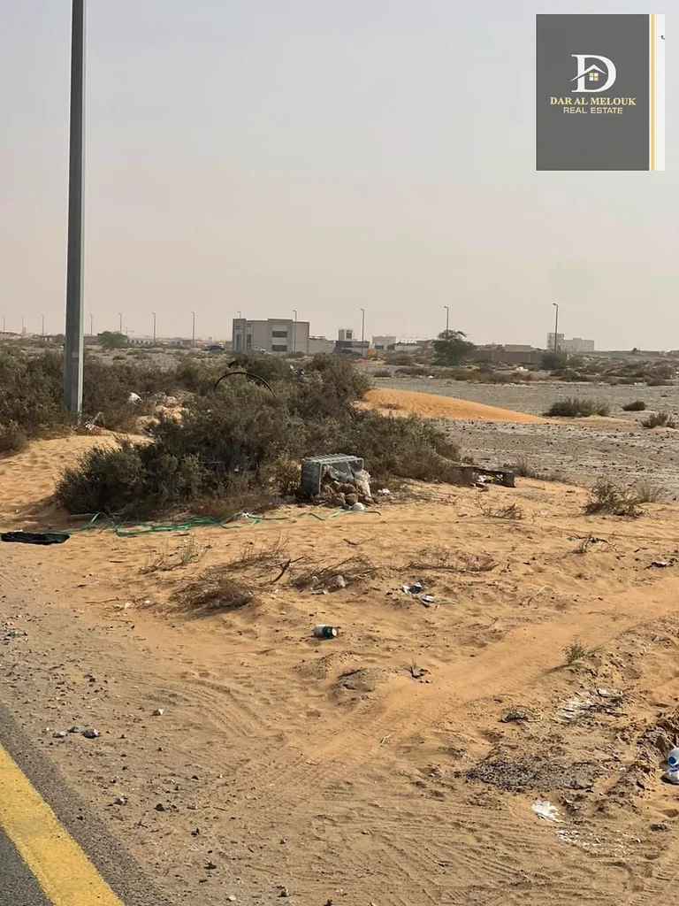 For sale in Sharjah, Al Sajaa area (Al Hanou Al Jalil)  Land area 13870 feet  Ground and mezzanine permi63195065660161113