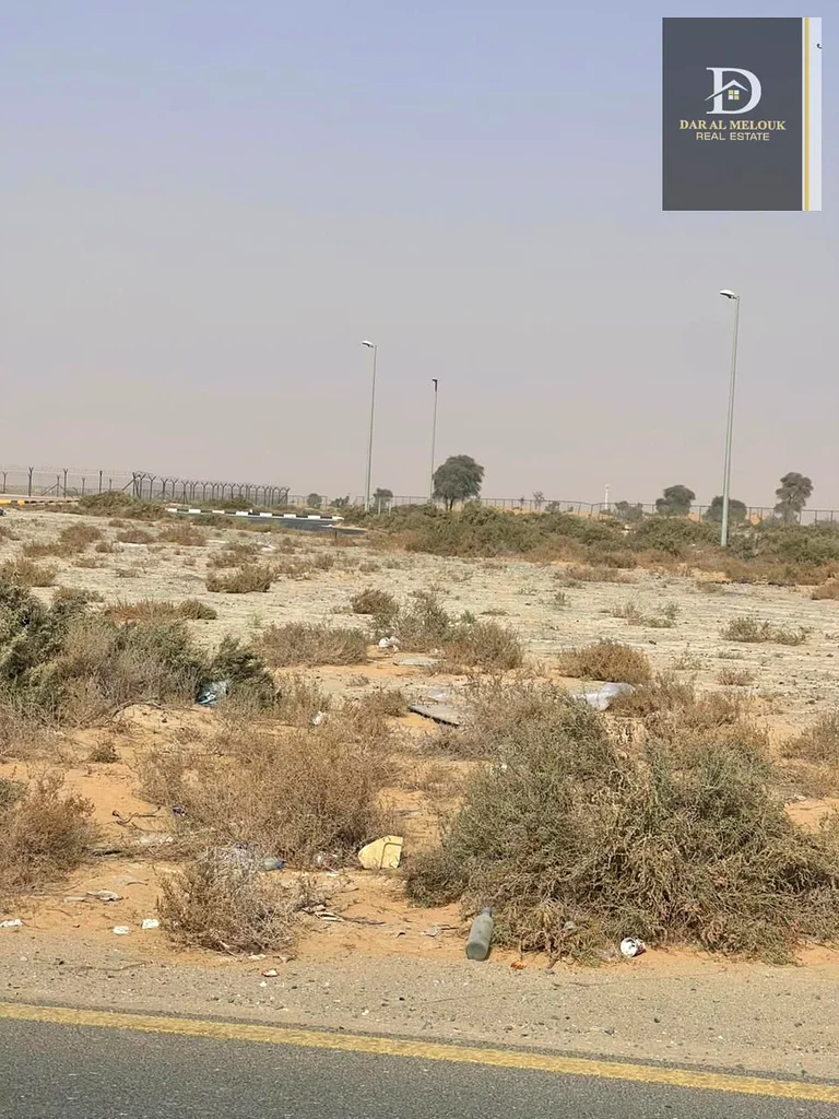 For sale in Sharjah, Al Sajaa area (Al Hanou Al Jalil)  Land area 13870 feet  Ground and mezzanine permi63195065660161114