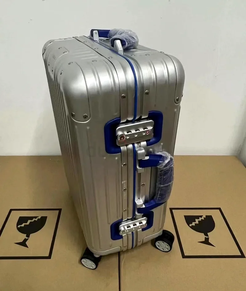Rimowa cabin suitcase63233643794179113