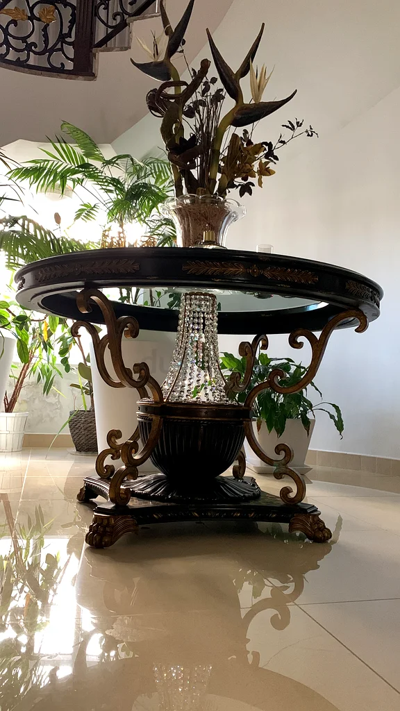 Elegant Glass-Top Round Entryway Table with Intricate Detailing63211915768705111