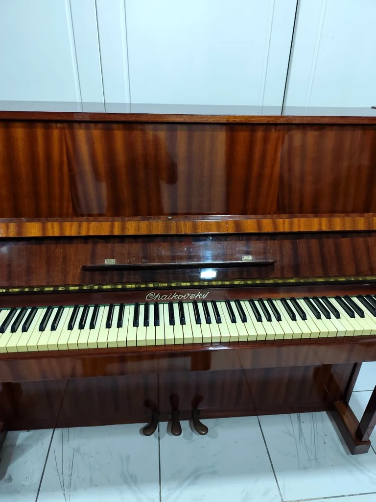 Russian upright piano63202681560834111