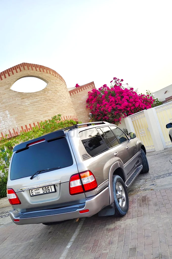 Toyota land cruiser 2006 - Japan specs - very good condition63159715095938112