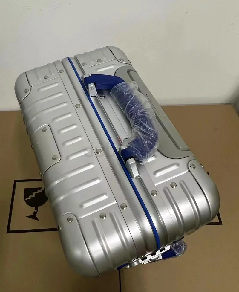 Rimowa cabin suitcase63233643794179114