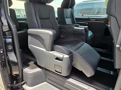 2025 Toyota GRANVIA 照片 11