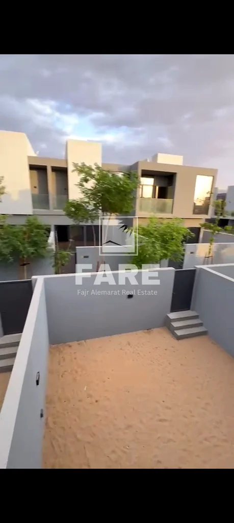 A townhouse ready for living freehold Masaar163183215743233112