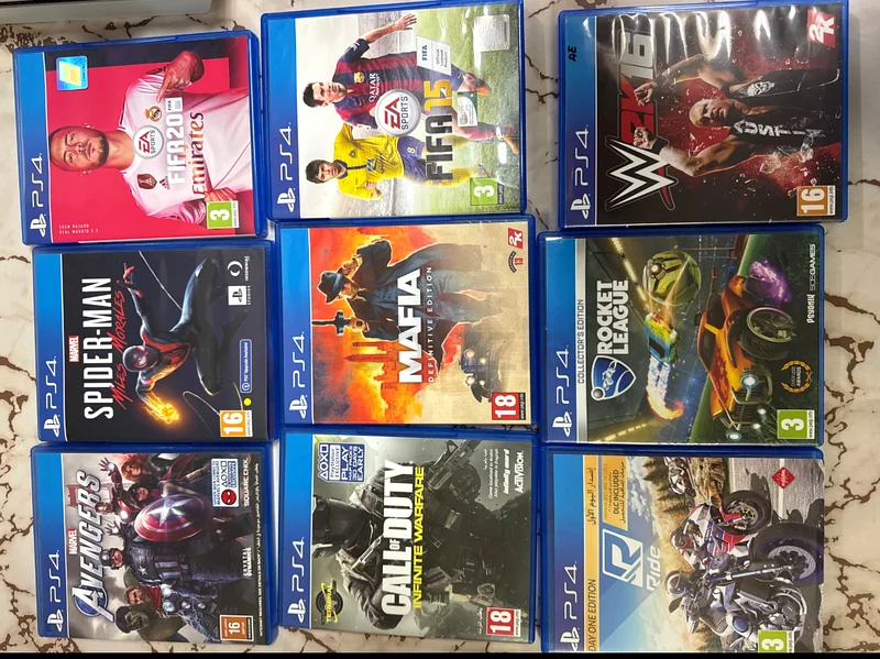 وحدة تحكم PS4 مع حزمة من 9 ألعاب63174327282818112