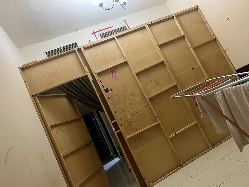 حاجز خشبي مذهل مع باب للبيع632173233437471123