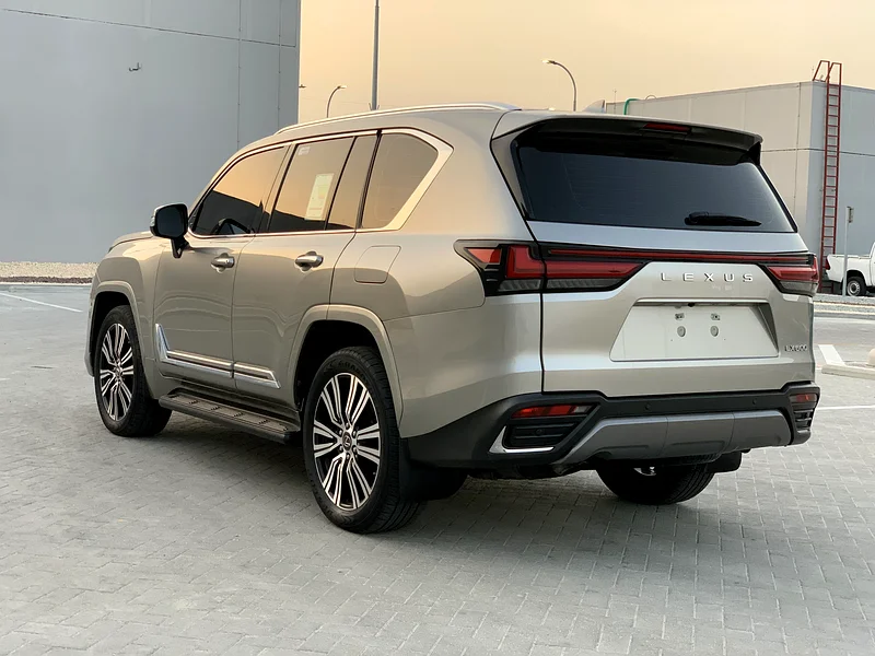 For sale type: Lexus LX600 Sequoia  
Origin: Gulf  
Model: 2023  
Mileage: 73,000  
Number of cylinders: V663136483182594113